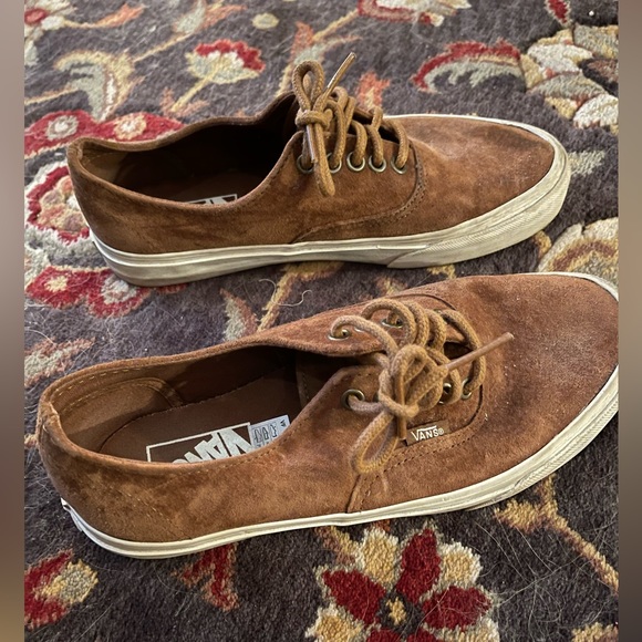Like new brown suede Vans - Picture 2 of 4